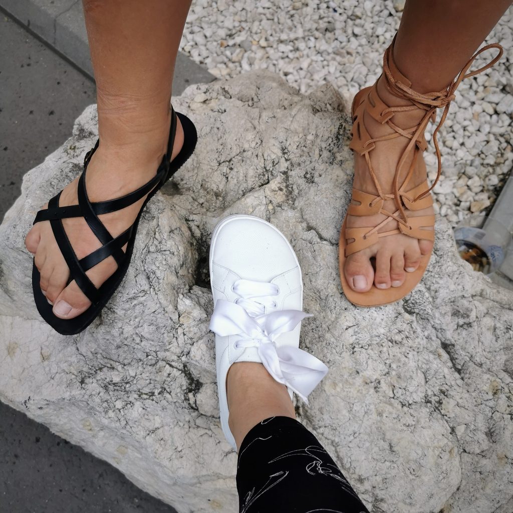 méretre készült barefoot szandálok és fehér Peerko Celebrate