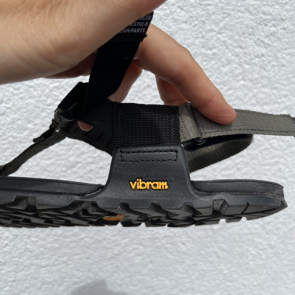 Bedrock barefoot szandál talpához öntött pánttartó