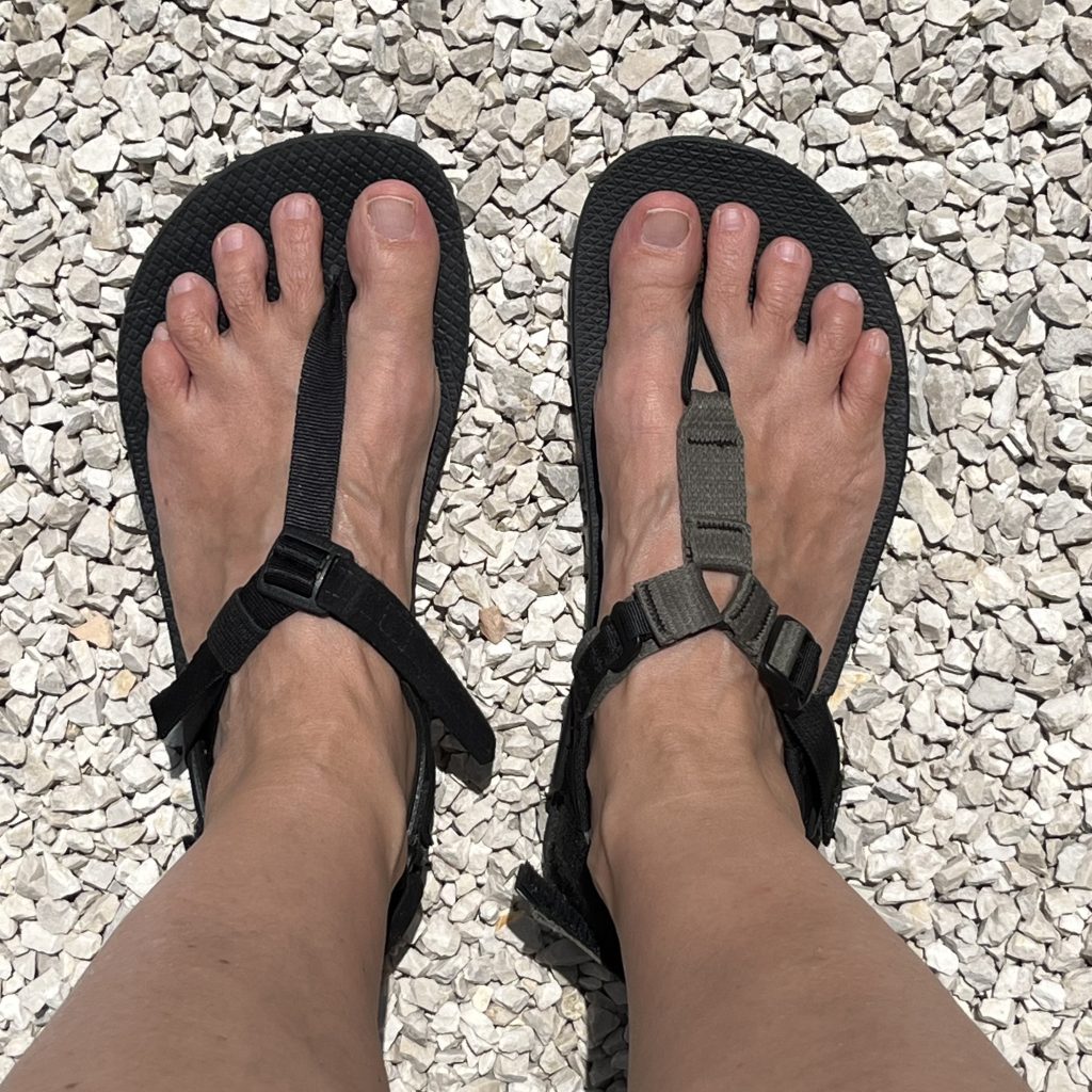 Shamma és Bedrock barefoot szandál összehasonlítás